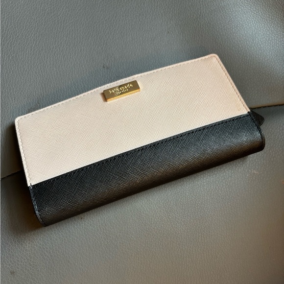 Kate Spade ♠️ Large Slim BiFold Wallet - warm beige multi EUC - Picture 1 of 6